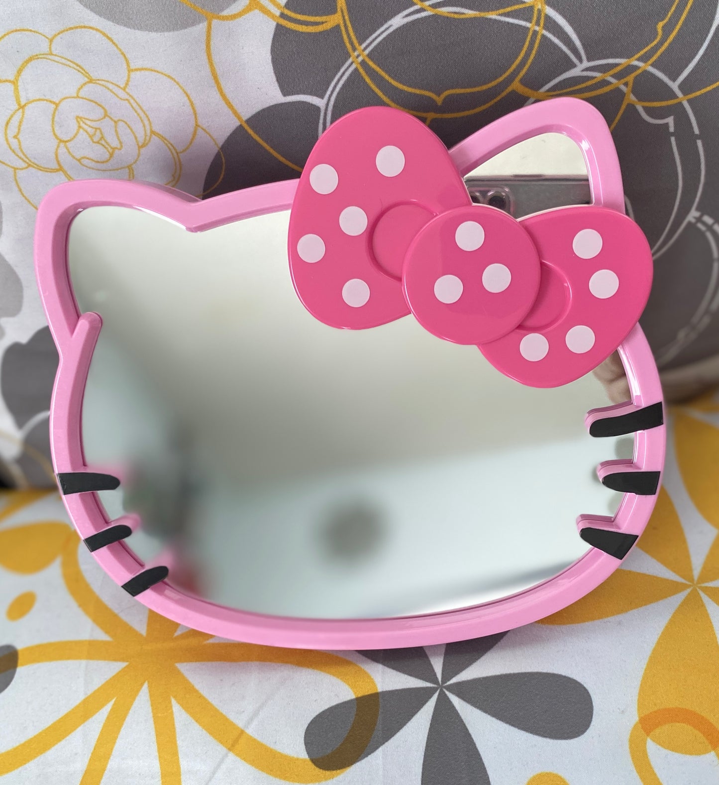 brush holder with mirror